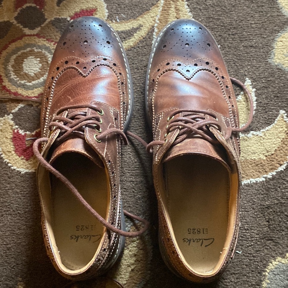 Mens wing tip shoes
